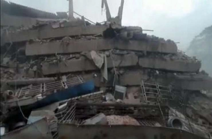 दिल्ली में निर्माणाधीन बिल्डिंग गिरी, 8 लोगों के दबे होने की आशंका