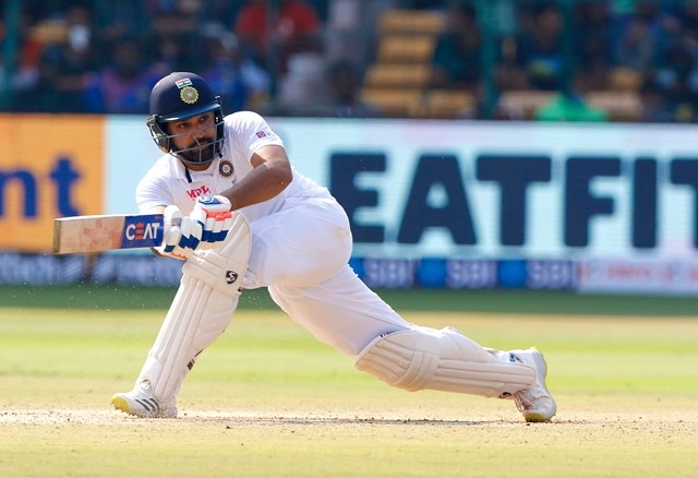 5 महीने बाद रोहित शर्मा ने जड़ा टेस्ट शतक, इंडीज के खिलाफ लौटे फॉर्म में - Rohit Sharma gets back amoungst runs against a depleted windies eleven