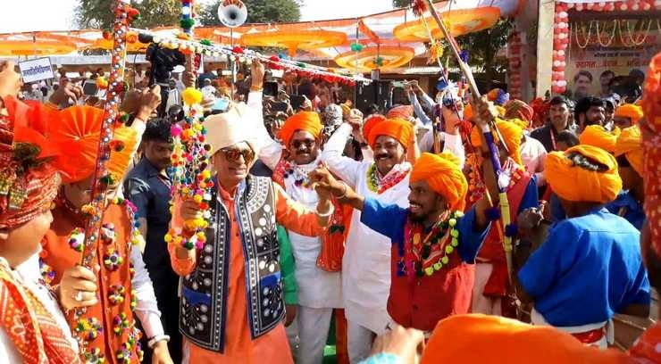 भगोरिया में सियासी रंग, आदिवासी वोटों के लिए 'थिरके' शिवराज - story of the departure of BJP's organization general secretary Suhas Bhagat