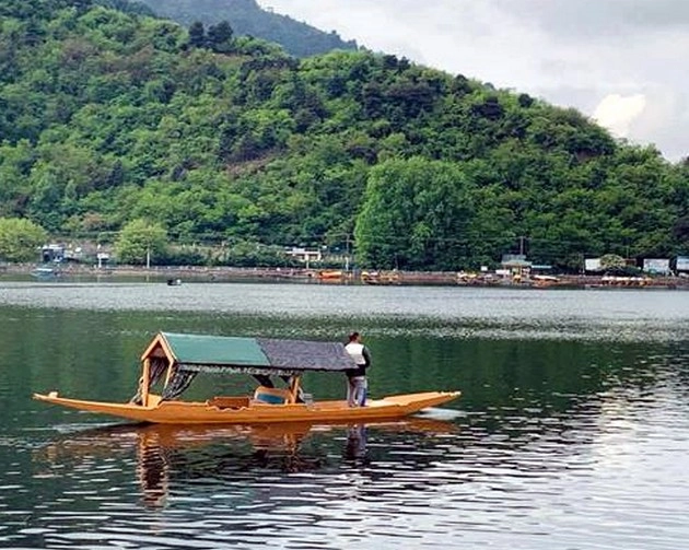 कश्मीर वापसी का सपना आंखों में संजोए हुए हैं कश्मीरी पंडित - Kashmiri Pandits are cherishing the dream of returning to Kashmir