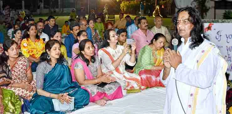 श्री श्री रविशंकर विद्या मंदिर इंदौर में 'संगीत का सफल सत्संग' - Sri Sri Ravi Shankar Vidya Mandir Indore