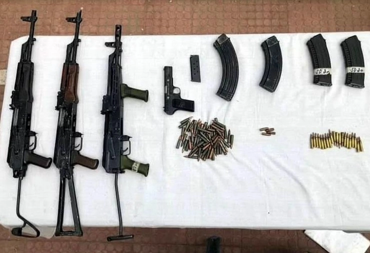 J&K के पुंछ में LOC के पास हथियार और गोला-बारूद बरामद - Arms and ammunition recovered near LOC in Jammu and Kashmir's Poonch district