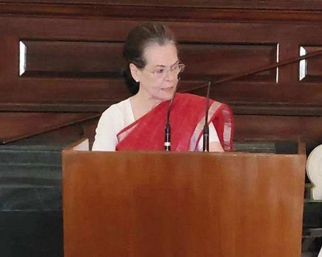 सोनिया गांधी ने महंगाई पर जताई चिंता, बताया- क्यों जरूरी है कांग्रेस का मजबूत होना? - Sonia gandhi says, revival of congress is essential for democracy