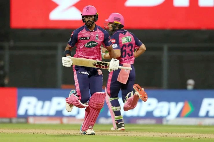 देवदत्त और बटलर की पारियों की बदौलत राजस्थान ने बैंगलोर के खिलाफ 169 रन बनाए