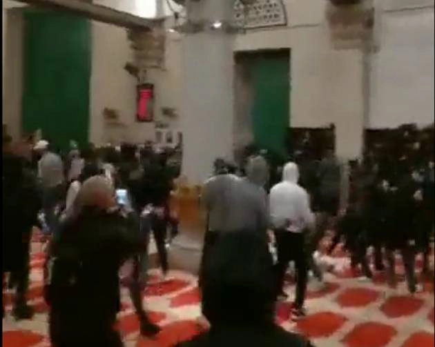 यरूशलम की अल-अक्सा मस्जिद में पुलिस के साथ संघर्ष में 152 फलस्तीनी घायल - violence in jerusalem, 152 injured