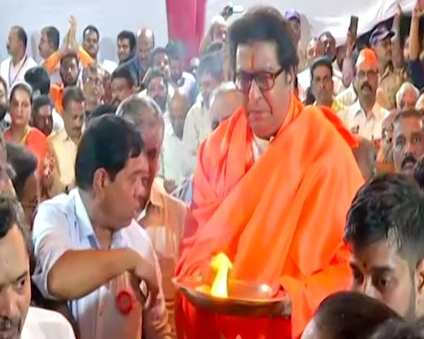 राज ठाकरे ने पुणे में महाआरती की, शिवसेना ने कहा- ‘नव हिंदू ओवैसी’ का उदय - Raj Thackeray performs Maha Aarti in Pune, Shiv Sena said - the rise of 'Nav Hindu Owaisi'