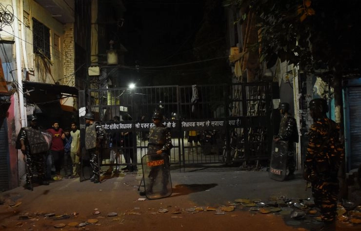 जहांगीरपुरी हिंसा को अंजाम देने बाहर से आए थे कुछ लोग, दिल्ली पुलिस ने किया खुलासा - Some people had come from outside to carry out the Jahangirpuri violence