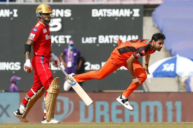 99* रन बनाकर हैदराबाद से अकेले लड़े शिखर धवन, पूरी टीम बना सकी 38 रन - Shikhar Dhawan plays a captains knock to rescue his team against Hyderabad