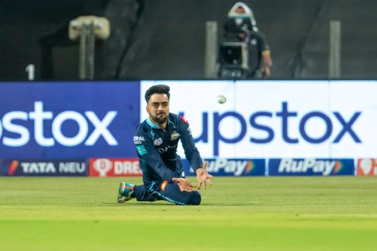 2 साल से अपनी बल्लेबाजी पर ध्यान दे रहे हैं राशिद खान, सीखा यह स्नेक शॉट (वीडियो) - Rashid Khan has been sweating hard with the bat in the nets