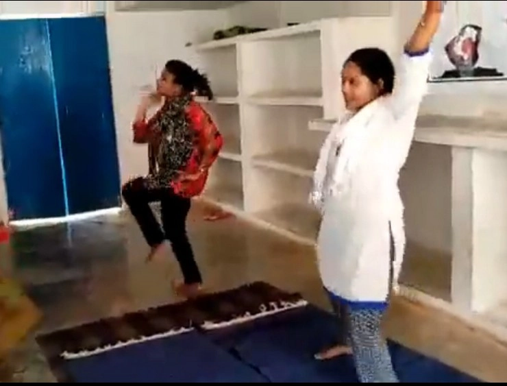 जेल में जुंबा डांस करती दिखी बिकरू कांड एनकाउंटर में मारे गए अमर दुबे की पत्नी, VIDEO वायरल - bikru case amar dubey wife khushi dubey zumba dance in kanpur jail