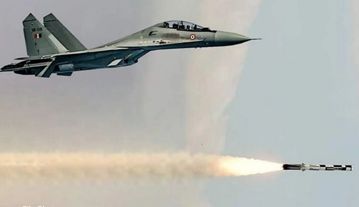 ब्रह्मोस मिसाइल की एक और कामयाबी, सुखोई फाइटर जेट से टारगेट पर रखे जहाज को भेदा - brahmos missile successfully test fire by iaf su30 mki fighter aircraft