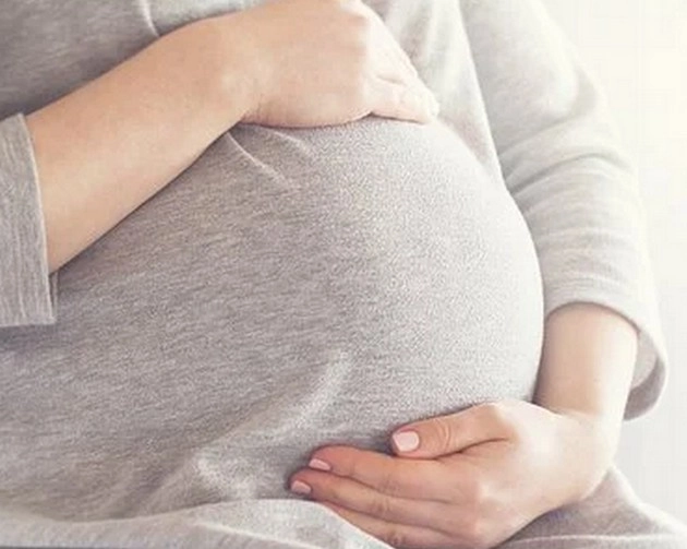 24 हफ्ते की गर्भवती अविवाहिता को नहीं मिली गर्भपात की अनुमति - Delhi HC refuses permission to abort 23 week-pregnancy of unmarried woman