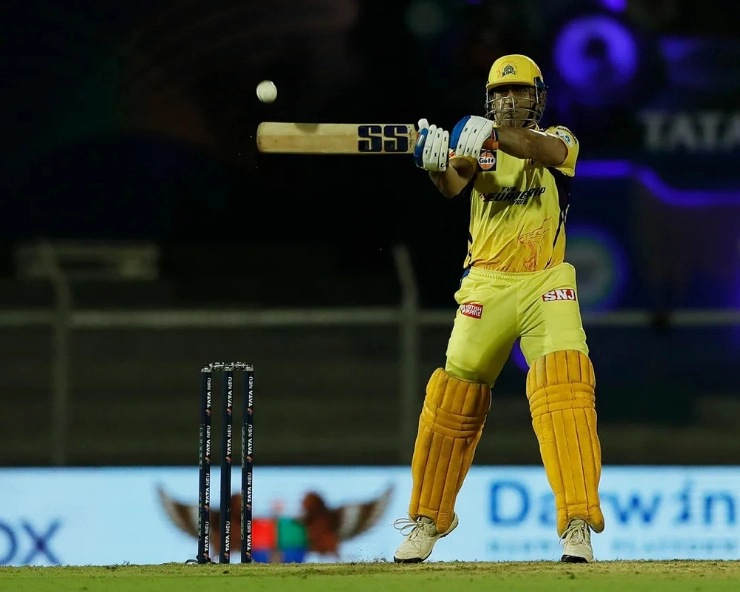 9वें नंबर पर बल्लेबाजी करने आए महेंद्र सिंह धोनी का फैंस ने उड़ाया मजाक (Video) - Mahendra Singh Dhoni reluctance to bat up the order under scanner