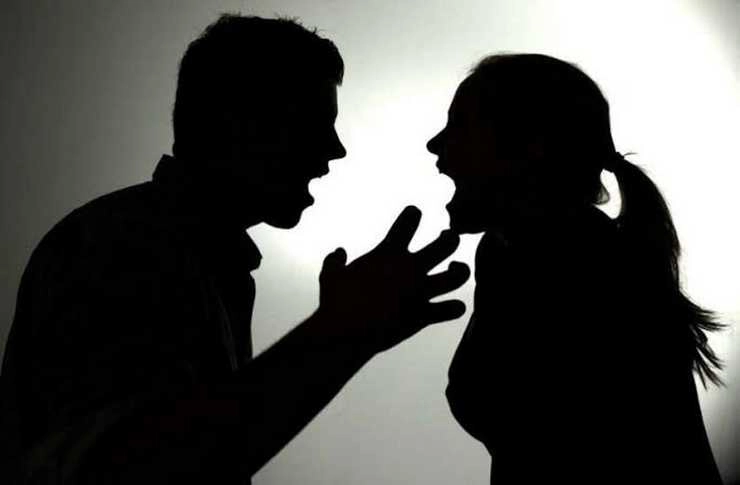 DM साहब! मुझे मेरी पत्नी से बचाओ, शक कर करती है, लड़ती है... भला-बुरा कहती है... - Wife victim youth pleaded with District Magistrate