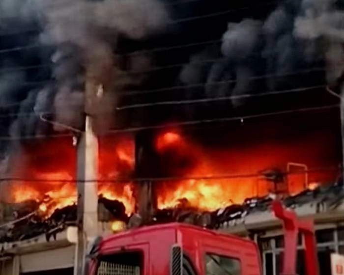 दिल्ली के अशोक विहार में अटलांटिस बैंक्वेट हॉल में लगी आग, मैनेजर की मौत - 1 dead after fire breaks out in banquet hall in Delhi's Ashok Vihar