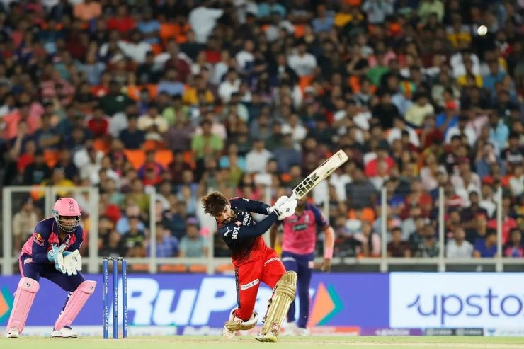 रजत पाटीदार के अर्धशतक की बदौलत बैंगलोर ने राजस्थान के खिलाफ बनाए 157 रन - Rajat Patidar again rescues Royal Challengers Bangalore amid batting collapse