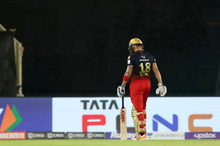 कोहली का कट गया पगार, पहले ओवर में ही हुए सस्ते में आउट - Virat Kohli fined for 10 percent of his match fees due to misconduct
