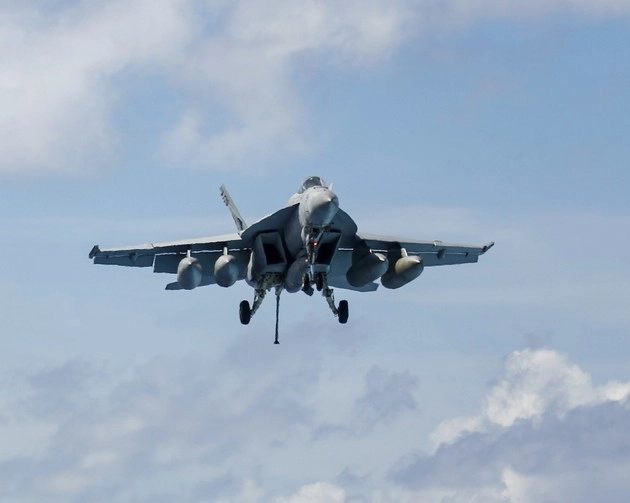 रेगिस्तान में नौसेना का लड़ाकू विमान दुर्घटनाग्रस्त, पायलट की मौत