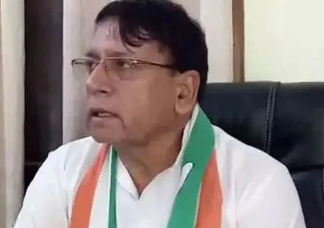 कांग्रेस विधायक ने पेट पर मुक्का मारा, नगर निगम कर्मचारी की शिकायत, पीसी शर्मा पर FIR दर्ज - FIR against Congress MLA PC Sharma