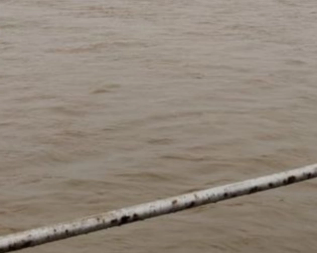 दिल्ली : यमुना में कम हो रहा जल स्‍तर, लेकिन अब भी खतरे के निशान से थोड़ा ऊपर - Yamuna river water level receding in Delhi, but still slightly above danger mark