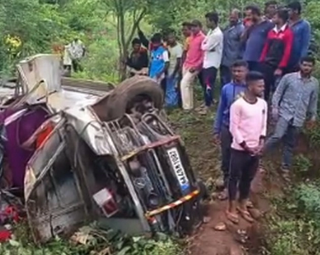 कर्नाटक में भीषण हादसा, नाले में गिरा वाहन, 9 मजदूरों की दर्दनाक मौत - 9 Labours killed as vehicle falls into drain in Karnataka