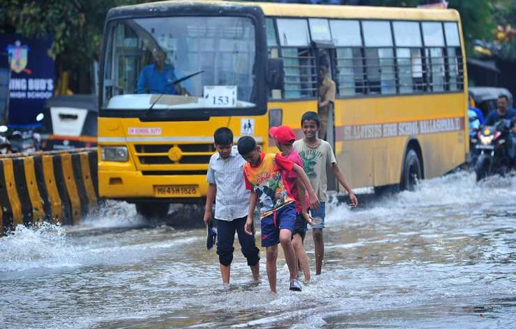 मुंबई में भारी बारिश, मौसम विभाग ने जारी किया ऑरेंज अलर्ट