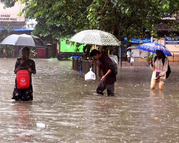 Weather Update: कर्नाटक में भारी बारिश, स्कूल कॉलेज बंद, यूपी और एमपी में भारी वर्षा की संभावना - School colleges closed due to heavy rains in Karnataka