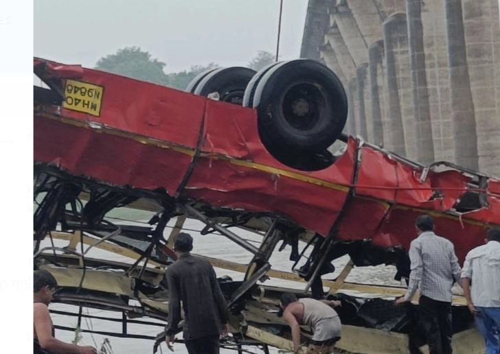 Narmada River Accident : ओवरटेकिंग के चलते नर्मदा में समा गई थी महाराष्‍ट्र परिवहन की बस, चली गई थी 12 लोगों की जान