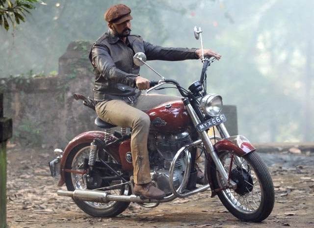 विक्रांत रोणा में किच्चा सुदीप के लिए डिजाइन की गई फैंटम बाइक और मिनी कार