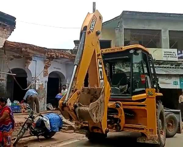 अयोध्या में चला योगी बाबा का बुलडोजर, 14 मीटर चौड़ी होगी सड़क - Bulldozer run in Ayodhya, road will be 14 meters wide