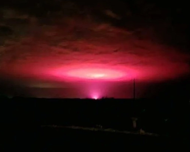 ऑस्ट्रेलिया: आसमान में दिखी रहस्यमयी गुलाबी रोशनी, फिर हुआ चौंकाने वाला खुलासा Mysterious Pink Glow In Sky Over Australian Town goes viral - Mysterious Pink Glow In Sky Over Australian Town goes viral