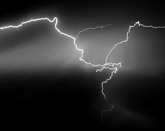 MP के 3 जिलों में गिरी आकाशीय बिजली, 9 लोगों की मौत, 2 झुलसे - 9 people died due to lightning in 3 districts of Madhya Pradesh