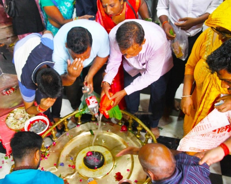 भगवान शिव की ससुराल कहे जाने वाले दक्षेश्वर मंदिर में श्रद्धालुओं ने किया जलाभिषेक - Devotees worshiped today at Shri Daksheshwar Mahadev Temple in Haridwar