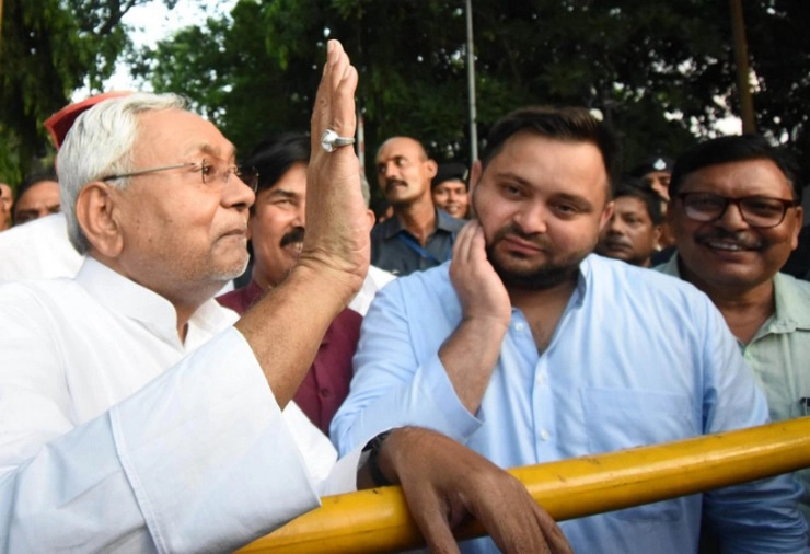 Bihar : नीतीश कुमार पर सुधाकर सिंह के बयानों से बिहार में सियासी भूचाल, तेजस्वी ने दी कड़ी प्रतिक्रिया, CM ने भी तोड़ी चुप्पी