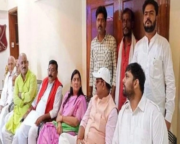 जेल के बाहर घूमता दिखा बाहुबली नेता आनंद मोहन, मचा बवाल, 6 पुलिसकर्मी सस्पेंड - Convicted politician Anand Mohan singh