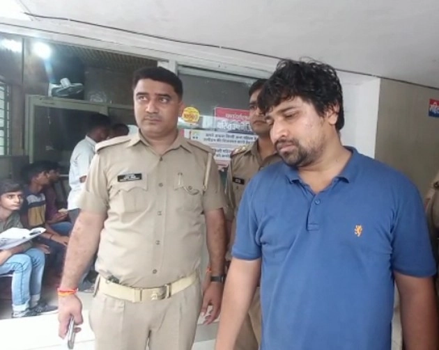 शाहरुख गिरफ्त में, पुलिस ने छापा मारकर नकली स्टेरॉयड व फूड सप्लीमेंट किए बरामद, नकदी भी मिली - Meerut police arrested a person who made fake food supplements and steroids
