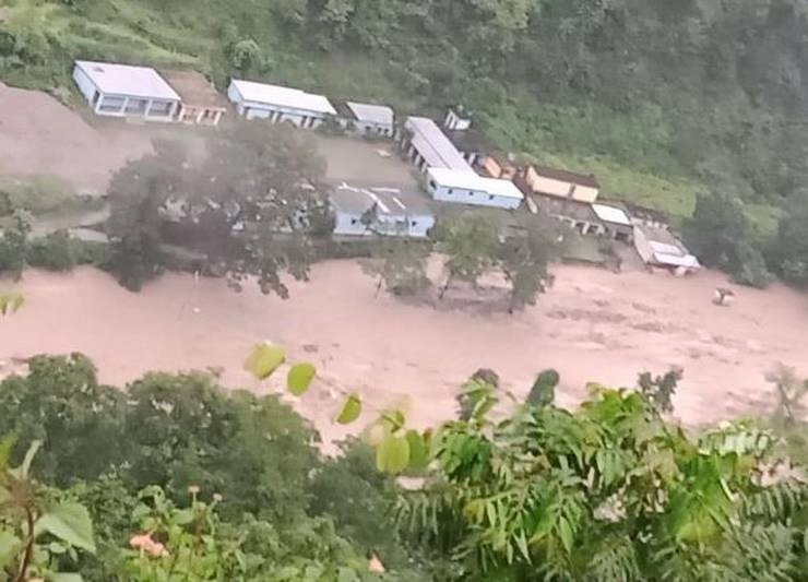 हिमाचल में बादल फटने से 1 व्यक्ति की मौत, 3 अन्य घायल - One killed in cloudburst in Himachal Pradesh