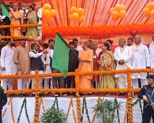 CM योगी आदित्यनाथ ने सपा की मेयर से मंच पर नहीं लिया फूल - CM Yogi Adityanath did not take flowers from SPs mayor on stage in Meerut