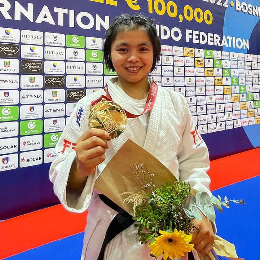 15 साल की मणिपुरी खिलाड़ी लिंथोई ने विश्व कैडेट जूडो चैम्पियनशिप में जीता ऐतिहासिक गोल्ड (Video) - Linthoi Chanambam clinches maiden gold for India in Judo at optimum level