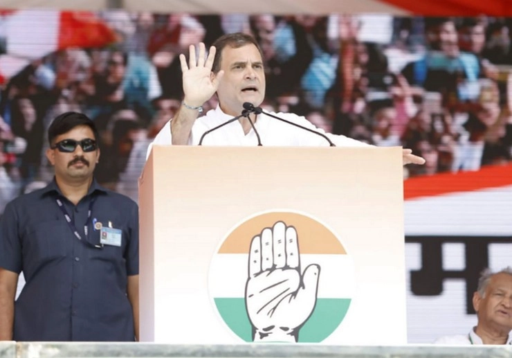 राहुल गांधी ने आटे का भाव लीटर में बताया, सोशल मीडिया पर हुए ट्रोल - rahul gandhi on congress rally at ramlila maidan mistongue atta viral video