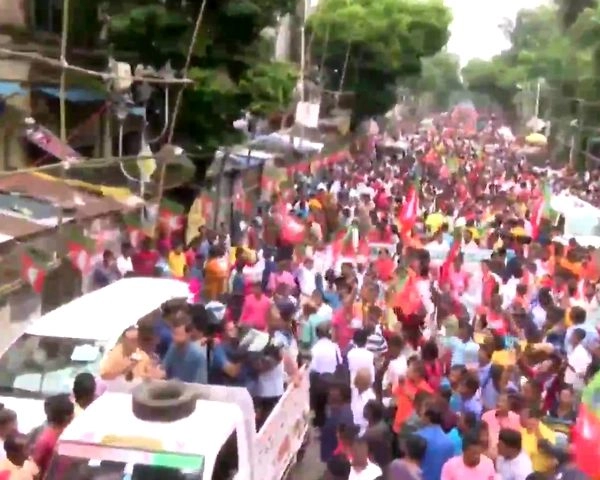 ममता सरकार के खिलाफ कोलकाता में प्रदर्शन, भाजपा कार्यकर्ताओं और पुलिस में हिंसक झड़प