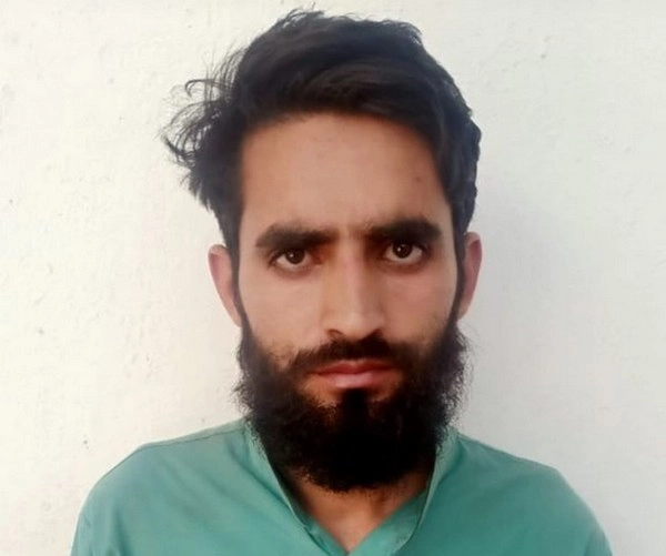 जम्मू-कश्मीर के रियासी में हाइब्रिड आतंकवादी गिरफ्तार, बड़े हमले की कोशिश नाकाम - hybrid millitant arrested in reasi