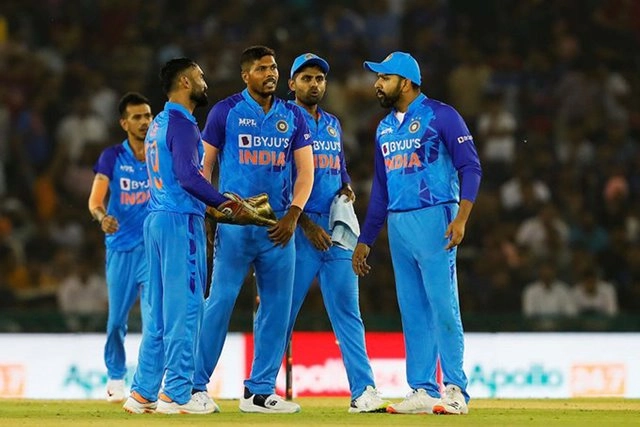 T20 World Cup में स्टार खिलाड़ियों से सजी टीम इंडिया को गेंदबाजी दे रही सिरदर्द