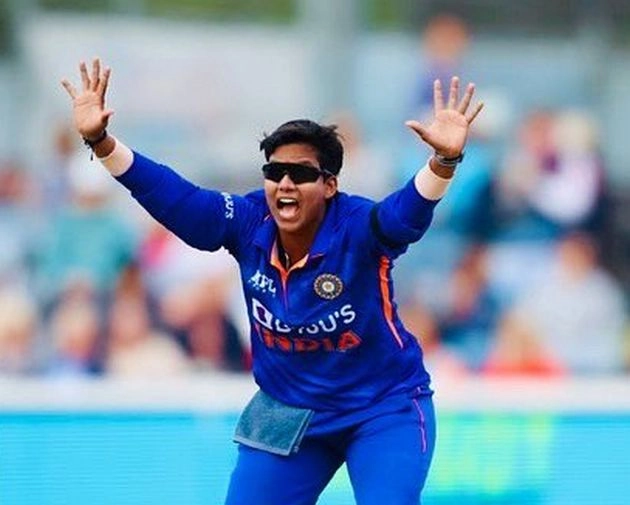 100 टी-20 अंतरराष्ट्रीय विकेट लेने वाली पहली भारतीय गेंदबाज बनी दीप्ति शर्मा