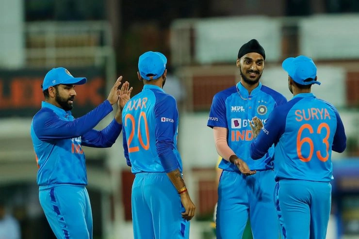 3 ओवर में 37 रन लुटाने वाले अर्शदीप ने आखिरी ओवर में बचाए 10 रन (Video)