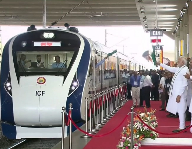 पीएम मोदी ने दी तीसरी वंदे भारत ट्रेन की सौगात, जानिए 10 खास बातें - PM Modi flags off third vande bharat train