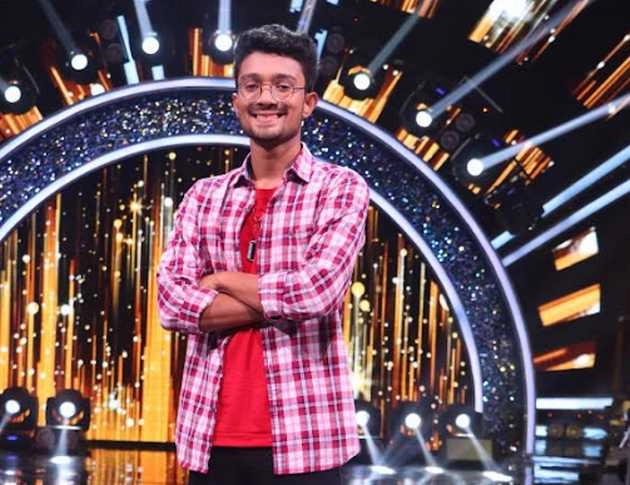 Indian Idol 13 कंटेस्टेंट ऋषि सिंह के फैन हुए विराट कोहली, इंस्टाग्राम पर किया फॉलो | virat kohli became a fan of indian idol 13 contestant rishi singh