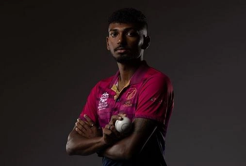T20 World Cup 2022 की पहली हैट्रिक ली UAE के इस गेंदबाज ने, लंका में लगा दी आग - Karthik Meiyappan takes the first Hattrick of T20 world cup