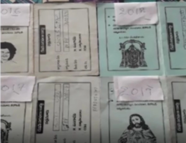 Karnataka : राशन कार्ड पर ईसा मसीह और देवी लक्ष्मी का फोटो, तस्वीरें वायरल होने के बाद बढ़ा विवाद - karnataka photos of jesus christ goddess lakshmi on ration cards controversy intensifies
