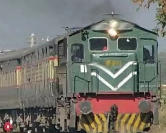 पाकिस्तान में सिख श्रद्धालुओं को लेकर जा रही ट्रेन पटरी से उतरी, घटना में कोई हताहत नहीं हुआ - Train carrying Sikh pilgrims derails in Pakistan